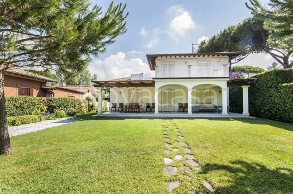casa indipendente in affitto a Forte dei Marmi in zona Vittoria Apuana
