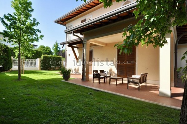 casa indipendente in affitto a Forte dei Marmi in zona Vittoria Apuana