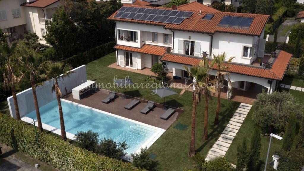 casa indipendente in affitto a Forte dei Marmi in zona Vittoria Apuana