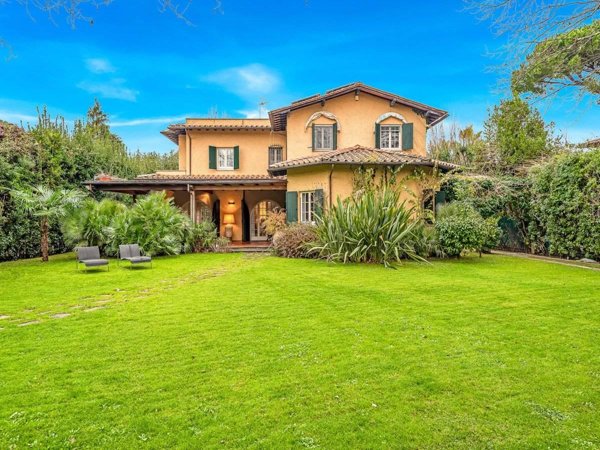 casa indipendente in affitto a Forte dei Marmi in zona Roma Imperiale
