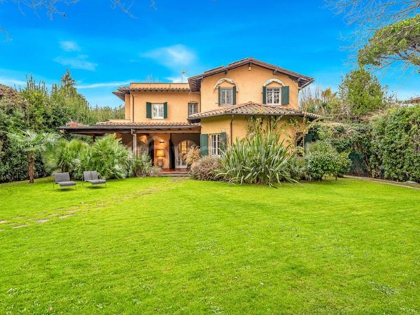 casa indipendente in affitto a Forte dei Marmi in zona Roma Imperiale