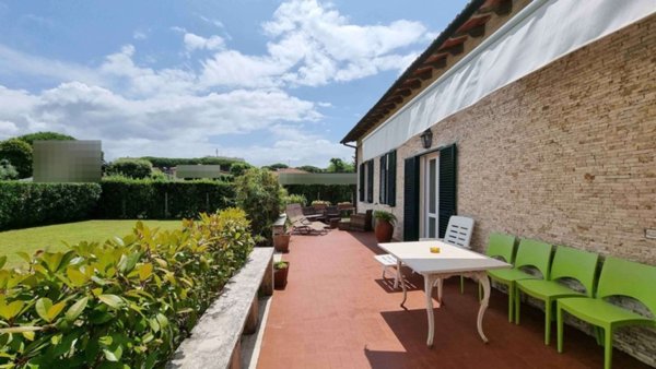 casa indipendente in affitto a Forte dei Marmi in zona Vittoria Apuana
