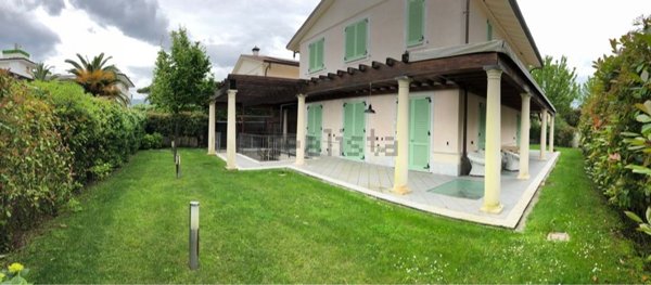 casa indipendente in affitto a Forte dei Marmi in zona Vittoria Apuana
