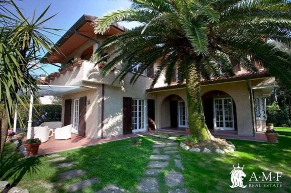 casa indipendente in affitto a Forte dei Marmi in zona Vittoria Apuana