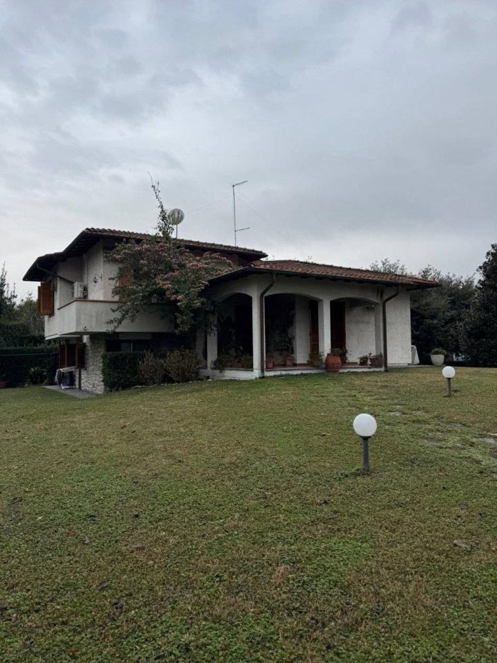 casa indipendente in affitto a Forte dei Marmi in zona Roma Imperiale