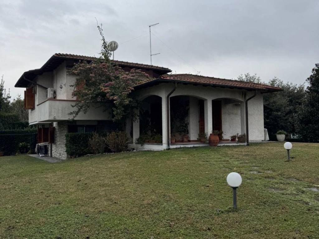 casa indipendente in affitto a Forte dei Marmi in zona Roma Imperiale