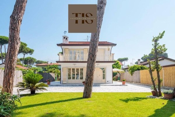 villa in affitto a Forte dei Marmi in zona Vittoria Apuana