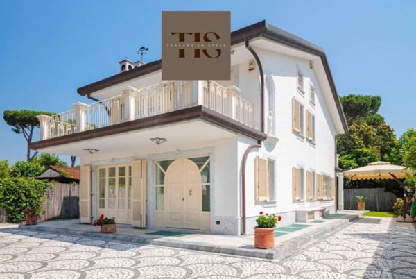 villa in affitto a Forte dei Marmi in zona Vittoria Apuana