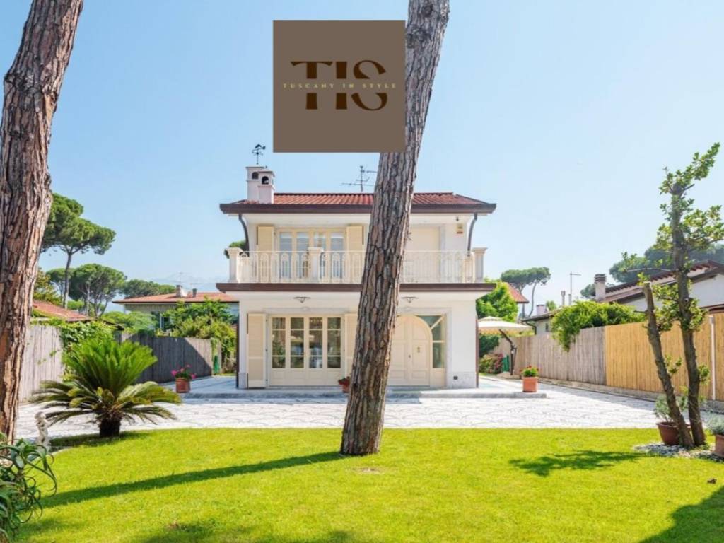 villa in affitto a Forte dei Marmi in zona Vittoria Apuana