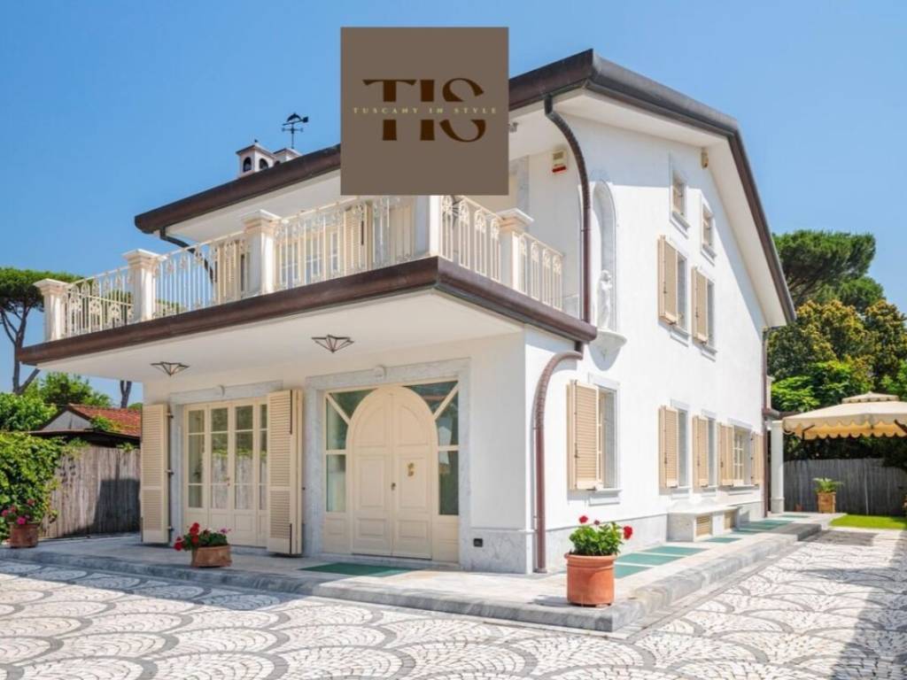 villa in affitto a Forte dei Marmi in zona Vittoria Apuana
