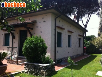 casa indipendente in affitto a Forte dei Marmi in zona Vittoria Apuana