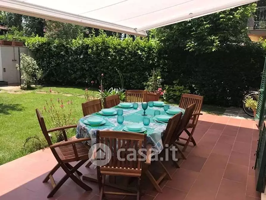 casa indipendente in affitto a Forte dei Marmi in zona Vittoria Apuana