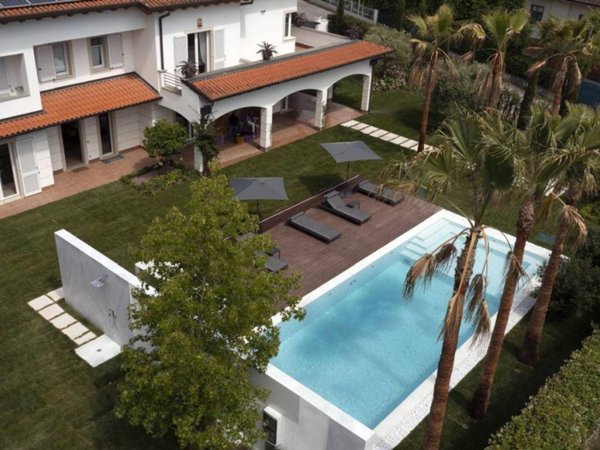 casa indipendente in affitto a Forte dei Marmi in zona Vittoria Apuana