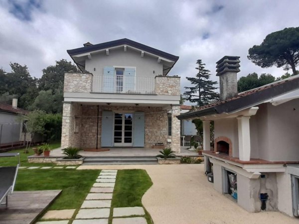 casa indipendente in affitto a Forte dei Marmi in zona Roma Imperiale