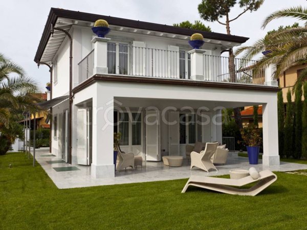 casa indipendente in affitto a Forte dei Marmi in zona Vittoria Apuana