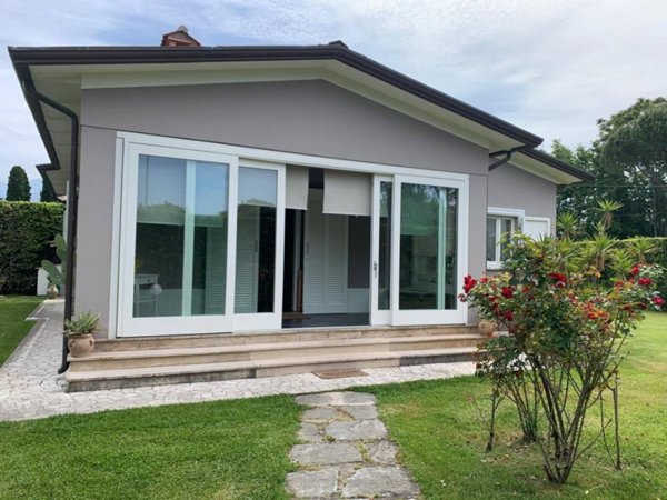 casa indipendente in affitto a Forte dei Marmi in zona Roma Imperiale