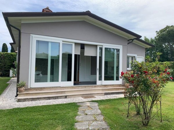 casa indipendente in affitto a Forte dei Marmi in zona Roma Imperiale