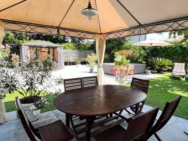 casa indipendente in affitto a Forte dei Marmi in zona Roma Imperiale