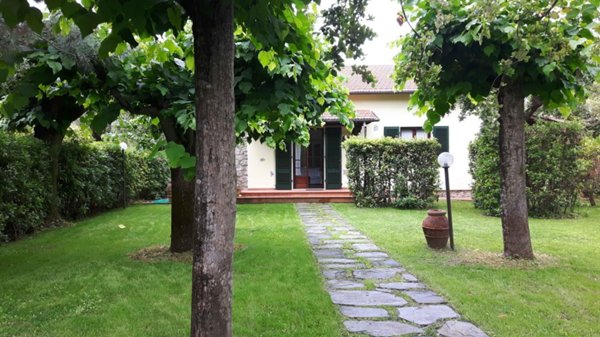 casa indipendente in affitto a Forte dei Marmi in zona Vittoria Apuana