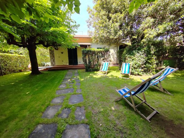 casa indipendente in affitto a Forte dei Marmi in zona Vittoria Apuana