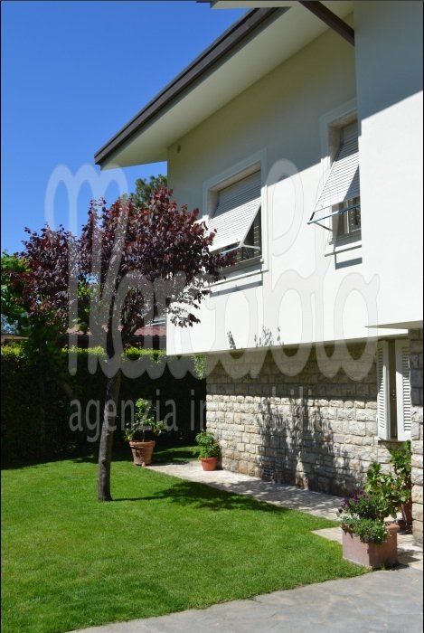 casa indipendente in affitto a Forte dei Marmi in zona Roma Imperiale