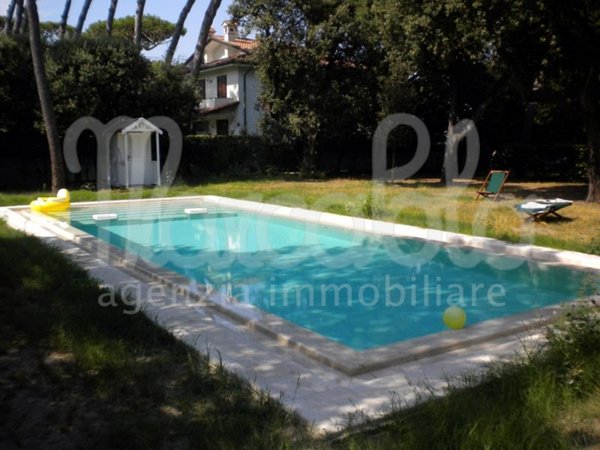 casa indipendente in affitto a Forte dei Marmi in zona Vittoria Apuana