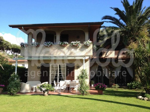 casa indipendente in affitto a Forte dei Marmi in zona Vittoria Apuana