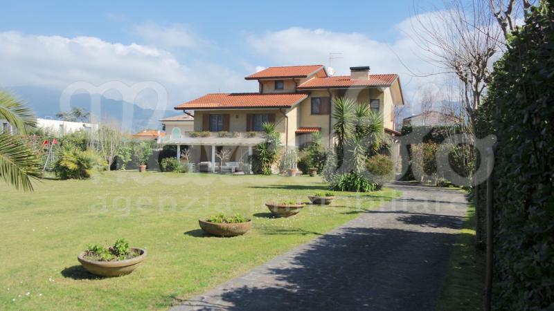 casa indipendente in affitto a Forte dei Marmi in zona Roma Imperiale