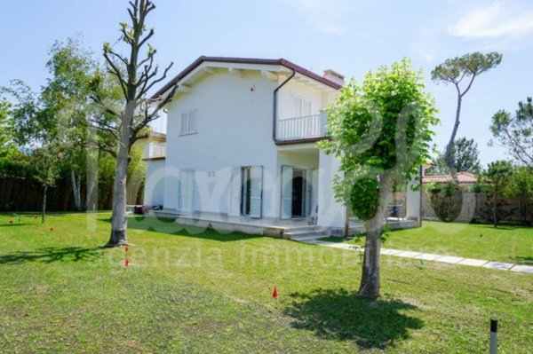casa indipendente in affitto a Forte dei Marmi in zona Vittoria Apuana