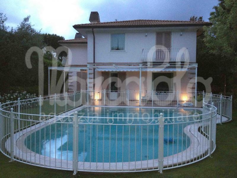 casa indipendente in affitto a Forte dei Marmi in zona Vittoria Apuana