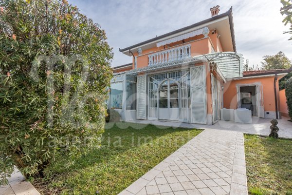 casa indipendente in affitto a Forte dei Marmi