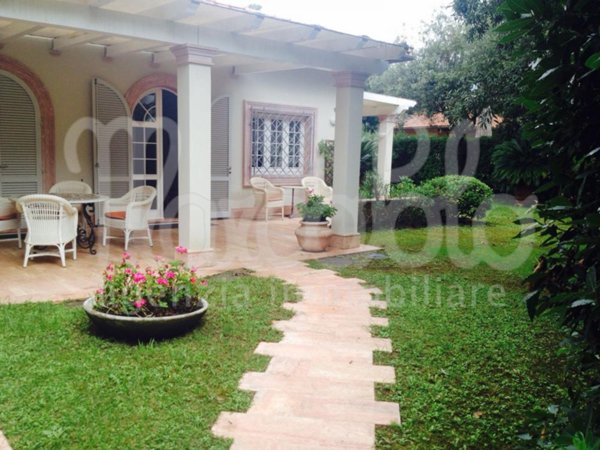 casa indipendente in affitto a Forte dei Marmi in zona Roma Imperiale