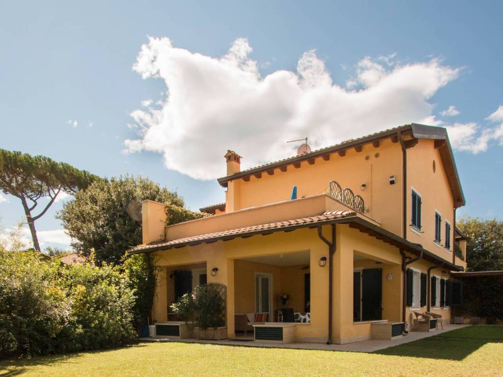 casa indipendente in affitto a Forte dei Marmi in zona Roma Imperiale