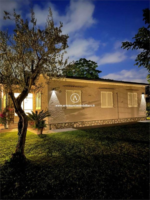 casa indipendente in affitto a Forte dei Marmi in zona Vittoria Apuana