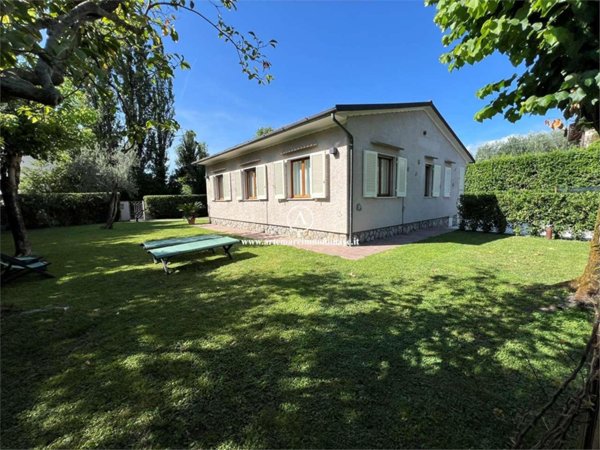 casa indipendente in affitto a Forte dei Marmi in zona Vittoria Apuana
