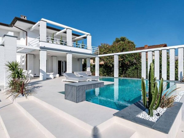 casa indipendente in affitto a Forte dei Marmi in zona Vittoria Apuana