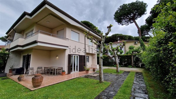 casa indipendente in affitto a Forte dei Marmi in zona Vittoria Apuana
