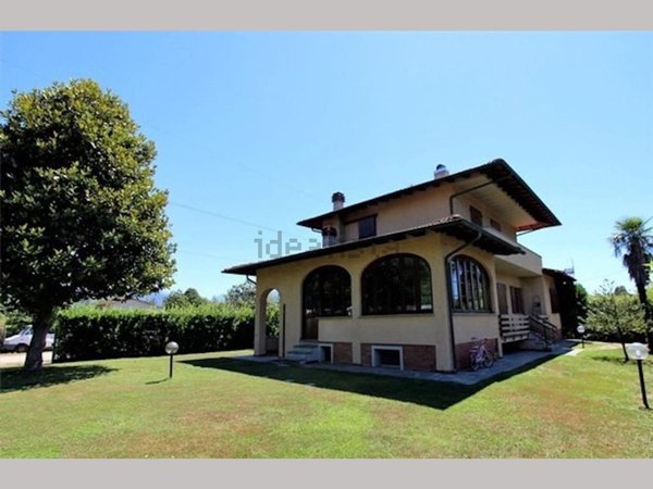 casa indipendente in affitto a Forte dei Marmi in zona Vittoria Apuana