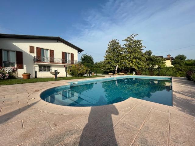 casa indipendente in affitto a Forte dei Marmi in zona Vittoria Apuana