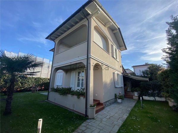 casa indipendente in affitto a Forte dei Marmi