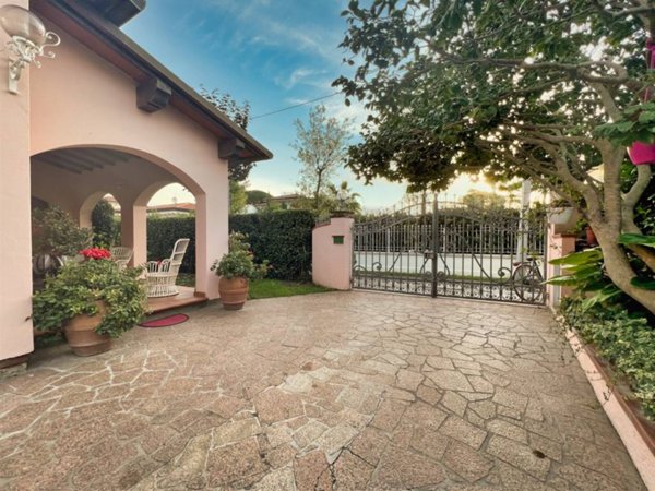 casa indipendente in affitto a Forte dei Marmi in zona Vittoria Apuana