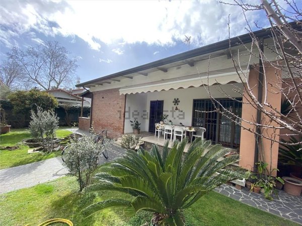 casa indipendente in affitto a Forte dei Marmi in zona Vittoria Apuana
