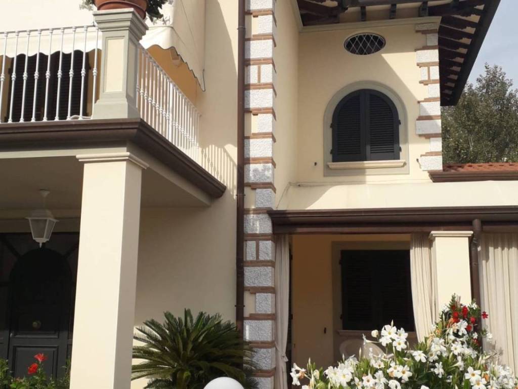 casa indipendente in affitto a Forte dei Marmi in zona Vittoria Apuana
