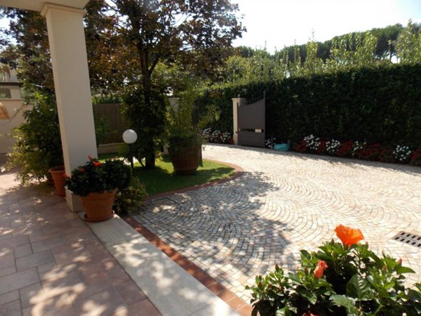 casa indipendente in affitto a Forte dei Marmi in zona Vittoria Apuana