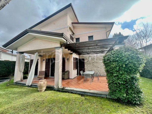 casa indipendente in affitto a Forte dei Marmi