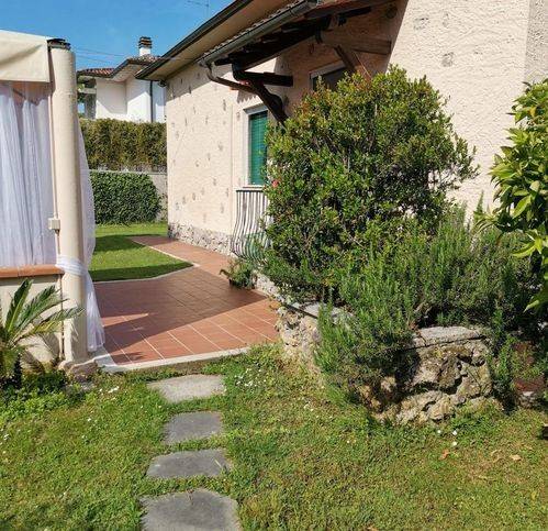 casa indipendente in affitto a Forte dei Marmi