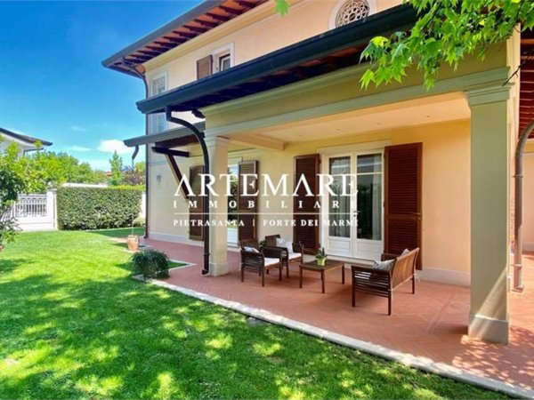 casa indipendente in affitto a Forte dei Marmi in zona Vittoria Apuana