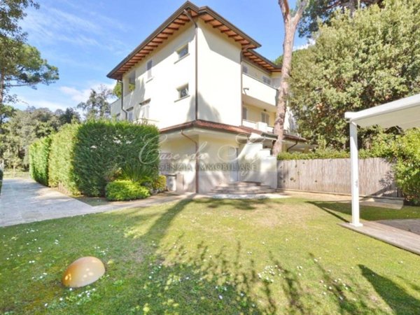 appartamento in affitto a Forte dei Marmi in zona Vittoria Apuana