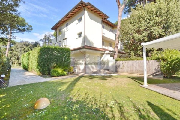 appartamento in affitto a Forte dei Marmi in zona Vittoria Apuana