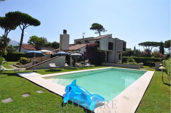 casa indipendente in affitto a Forte dei Marmi in zona Roma Imperiale